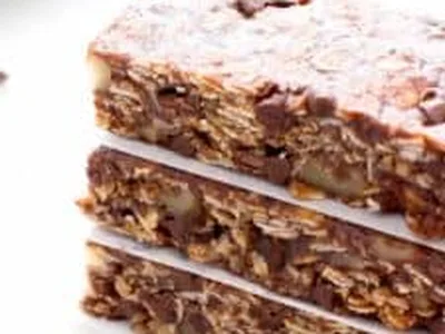 No-Bake Vegan Double Chocolate Chip Granola Bars