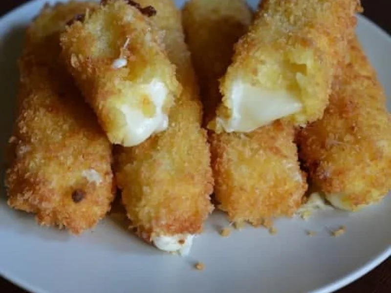 Crispy Fried Smoked Mozzarella Cheese Sticks