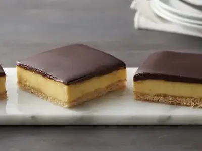 Easy Éclair Bars with Crescent Dough and Vanilla Pudding