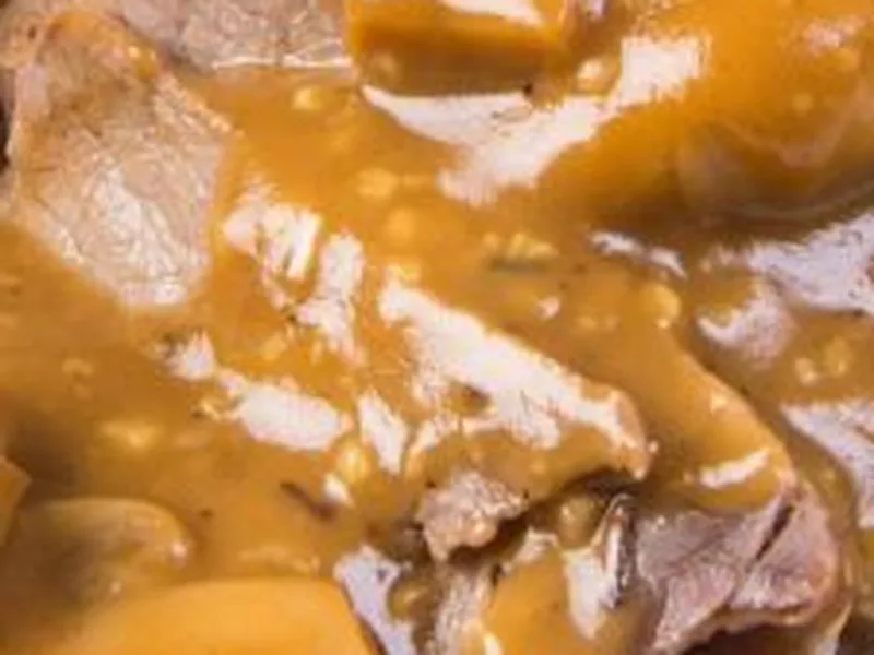 Pioneer Woman Slow Cooker Cube Steak with Creamy Gravy