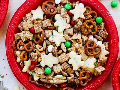 Cinnamon Sugar Snack Mix with Mini Cookies